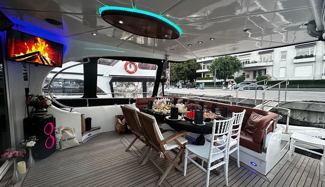 Istanbul Bosphorus Tour with Private Yacht for 1-10 People 6