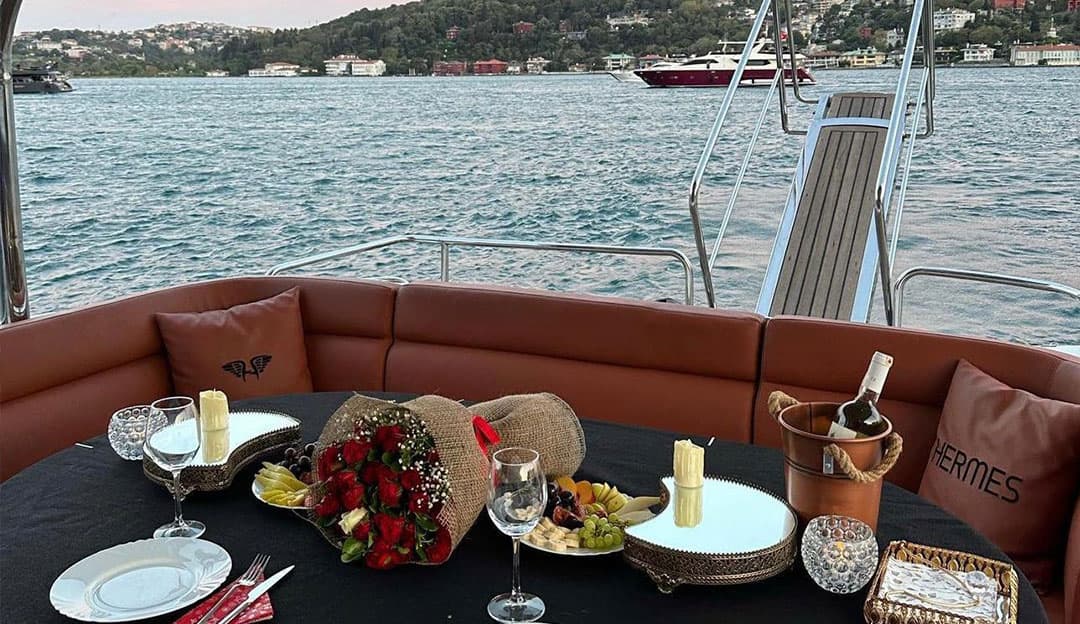 Istanbul Bosphorus Tour with Private Yacht for 1-10 People 1