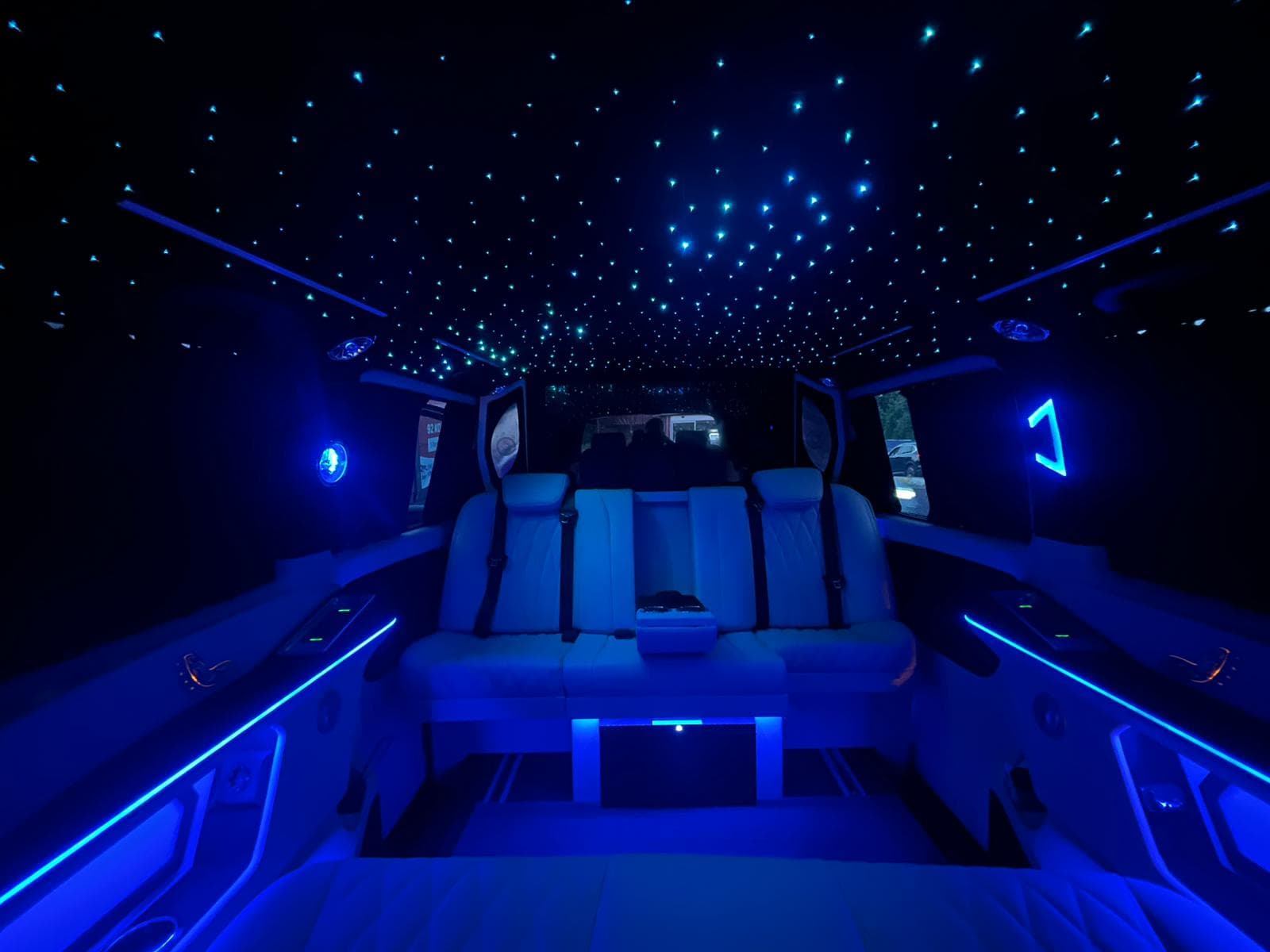 Mercedes-VW Vito-Transporter VIP transfer vehicle thumbnail 4