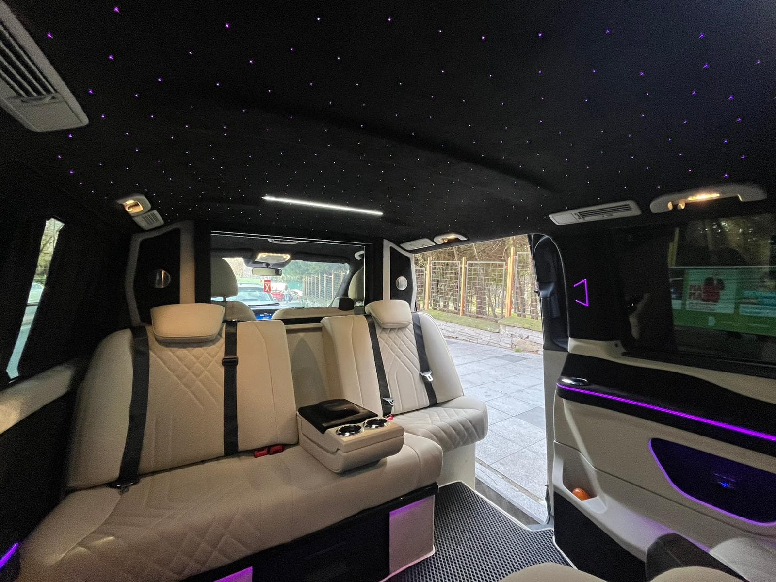 Mercedes-VW Vito-Transporter VIP VIP transfer vehicle thumbnail 3