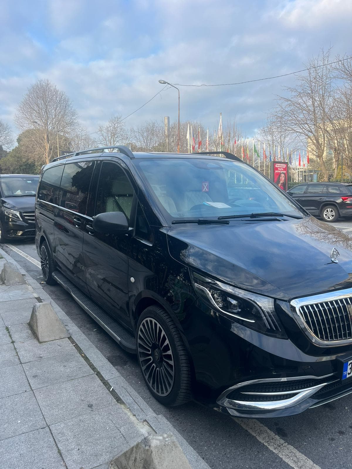 Mercedes-VW Vito-Transporter VIP VIP transfer vehicle thumbnail 2