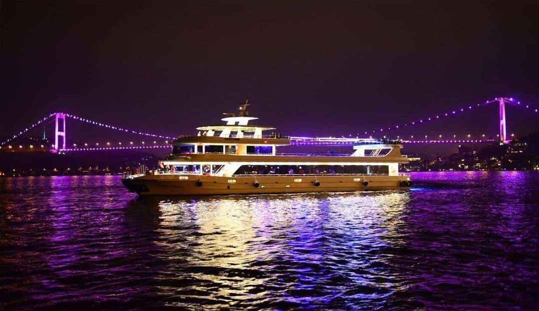 Croisière Dîner sur le Bosphore - Boissons Alcoolisées Incluses