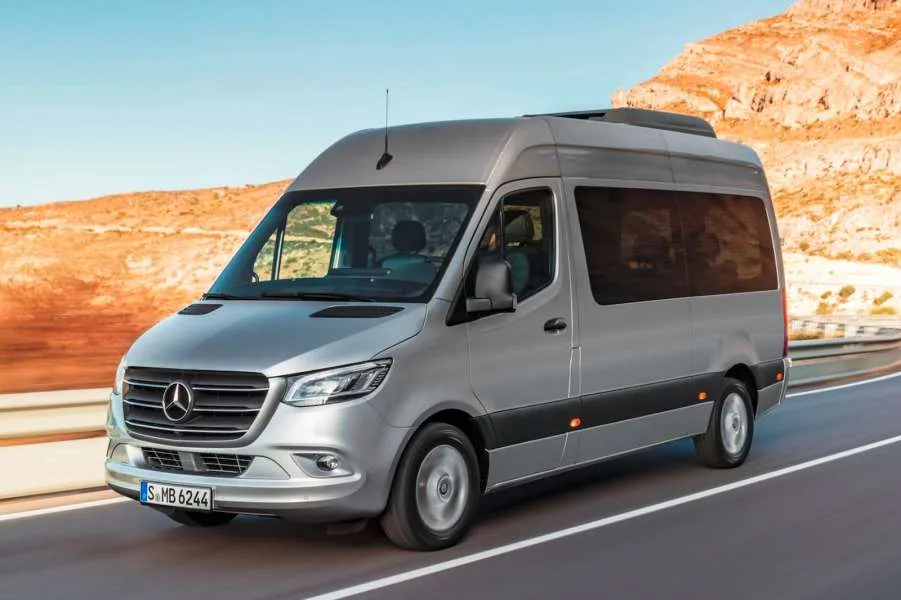 Merry Tourism Mercedes Sprinter — Antalya–Alanya D400 corridor transfer vehicle